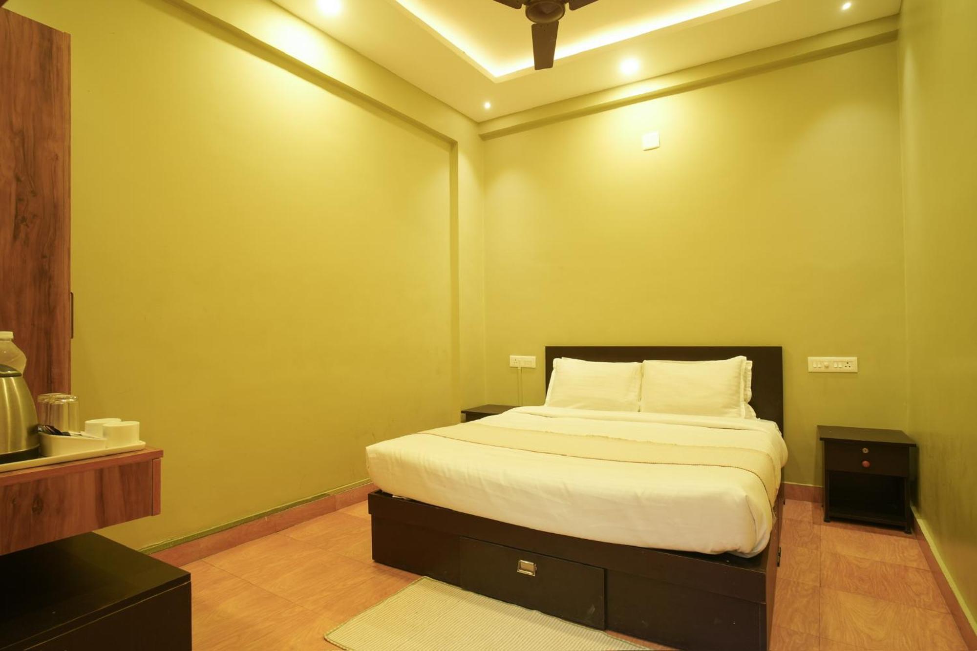 Rasha Residency Hostel Kalpatta Buitenkant foto