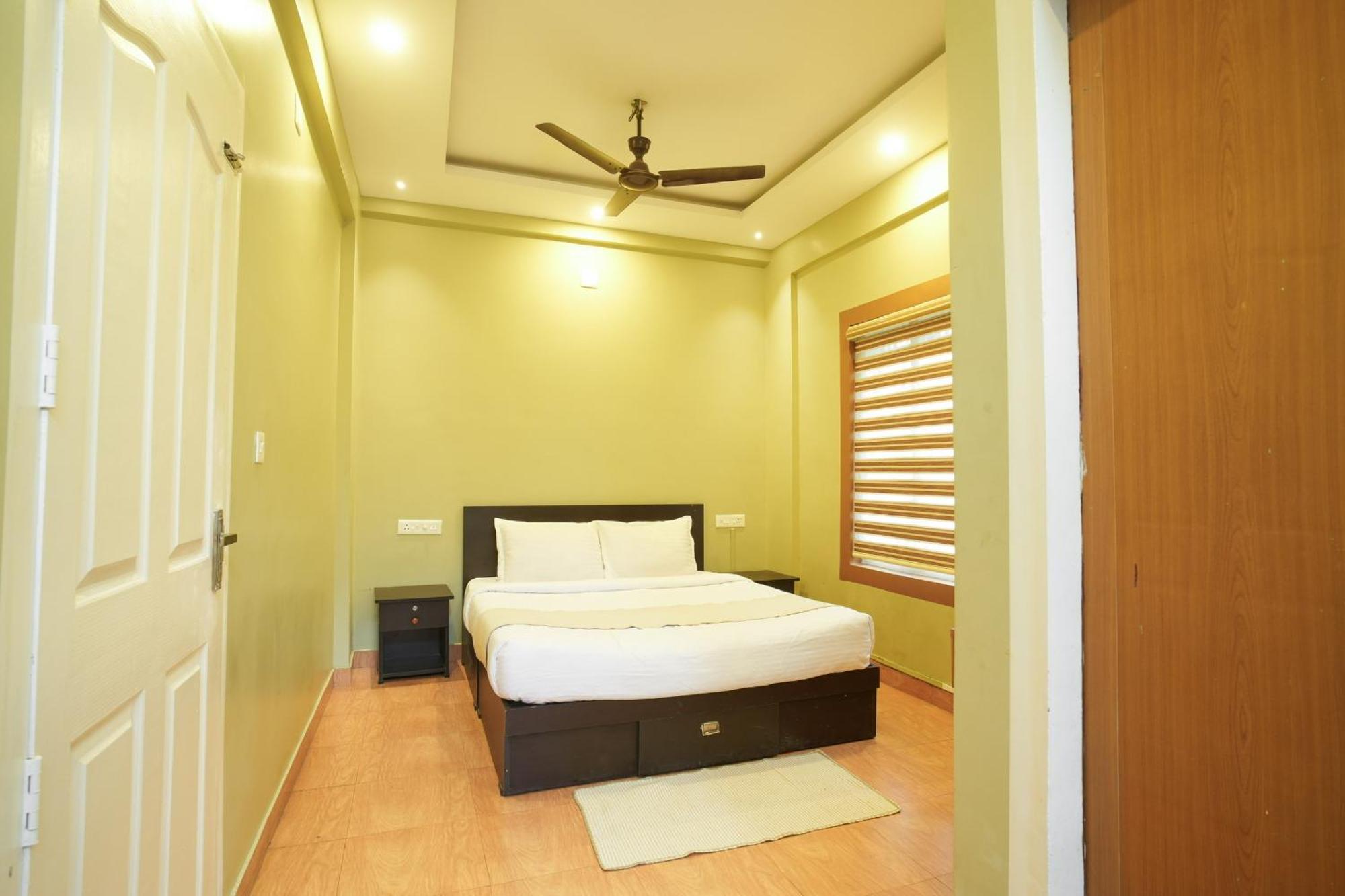 Rasha Residency Hostel Kalpatta Buitenkant foto