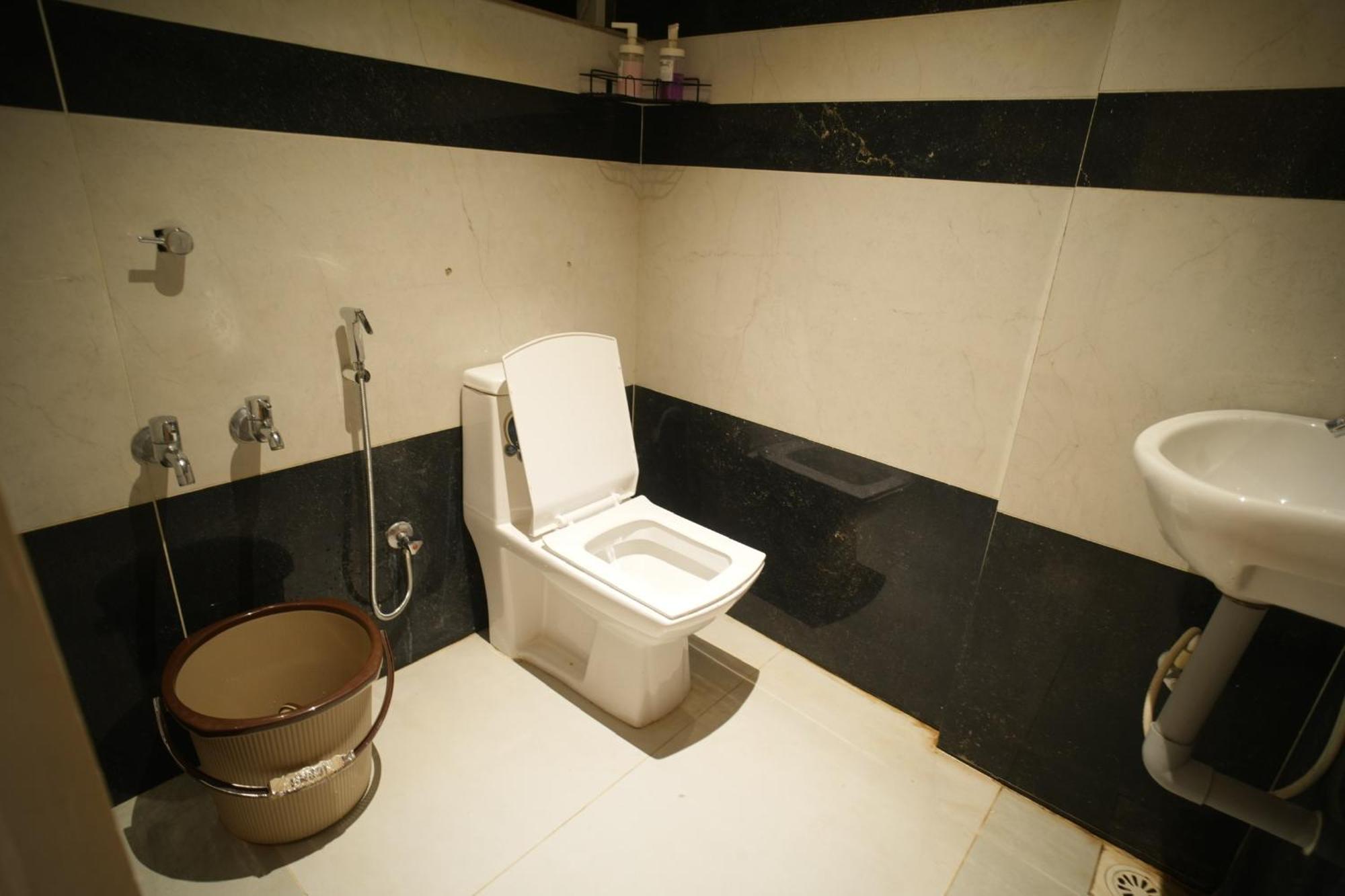Rasha Residency Hostel Kalpatta Buitenkant foto