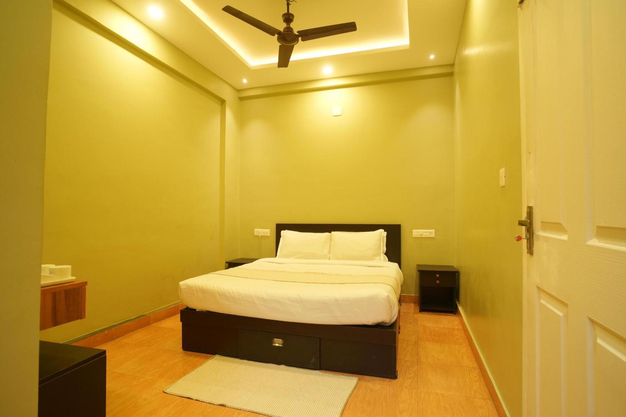 Rasha Residency Hostel Kalpatta Buitenkant foto