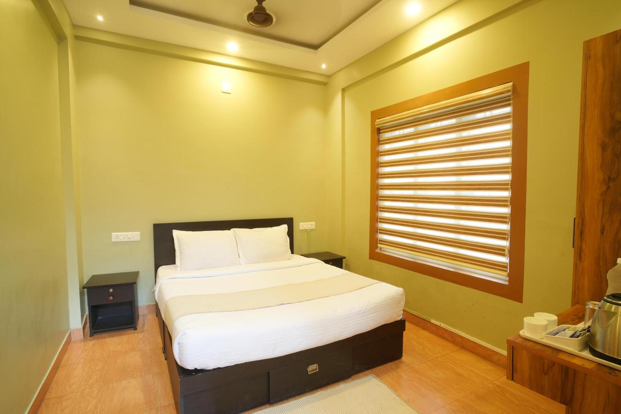 Rasha Residency Hostel Kalpatta Buitenkant foto