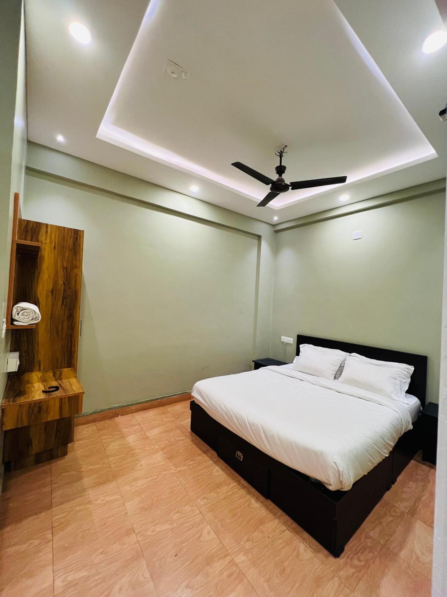 Rasha Residency Hostel Kalpatta Buitenkant foto